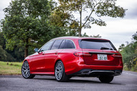 リアまわりの基本デザインは従来モデルを踏襲しており、大きな変更はない。試乗車の外装色は「ヒヤシンスレッド」と呼ばれる20万7000円のオプションカラー。