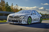 『CAR GRAPHIC』2025年4月号発売　BMWのダイナミクス開発