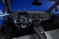 「A110 GTSブルーアルピーヌエディション」のインストゥルメントパネル。