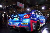 2015年の競技車両のリアまわり。空力を考慮したリアフェンダーの処理が、2014年モデルとの大きな識別点となっている。
    