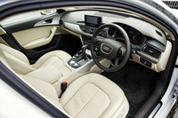 インテリアの様子。日本仕様の「アウディA6アバント」は、全て右ハンドルとなる。