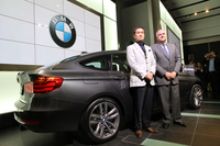 写真左から、独BMWエクステリアクリエイティブディレクター永島譲二氏、BMWジャパン代表取締役アラン・ハリス氏。