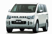 「三菱デリカD：5」