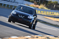 日産の追浜グランドライブのテストコースを走る「A30」。