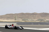 自己最高位の5番グリッドからスタートした佐藤琢磨。自己最高位タイの5位でゴールしポイントを獲得したこと、また終盤執拗に迫るフェリッペ・マッサのザウバーを抑えきったことなど評価すべき点は多いのだが、序盤のフロントウィング破損がなければ表彰台も夢ではなかったはずと思えば……あと一歩！（写真＝本田技研工業）