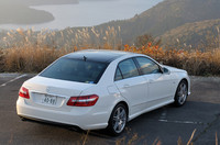 E250 CGI ブルーエフィシェンジー アバンギャルドは、エコカー減税に適合。エコカー減税と車歴13年超車の廃車を伴う新車購入補助金の合計は、約45万円となる。