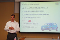 「シボレー ソニック パーフェクトケア キャンペーン」について解説する、ゼネラルモーターズ・ジャパンのセールス・マーケティング ディレクター、グレッグ・セデウィッツ氏。