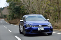 「ゴルフGTI」と同様に、プログレッシブステアリングシステムが採用されている。累進的にギア比が変わり、ロック・トゥ・ロックは2.1回転（標準車は2.75回転）に抑えられている。