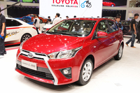 「トヨタ・ヤリスL」
    