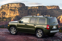 SUVライクなコンパクトジープ「パトリオット」発売の画像