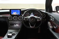 「スポーツ」のインテリアトリムはブラックアッシュウッドとなる。