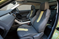 インテリアは、デザインテーマ別にカラーコーディネートされた4種類が用意される。写真は「エナジー」と呼ばれるもの。