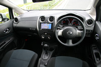 インパネは、デザイン性と実用性の微妙なバランスが探られている。グローバルで年間販売35万台を目指す世界戦略車だけに、やりすぎは禁物？