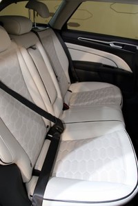 「フォード・モンデオ ヴィニャーレ」のリアシート。