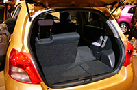 トヨタの世界戦略車「ヴィッツ」一新、広さ、走り、クオリティ……すべての満足を目指すの画像