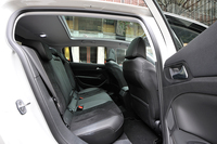 後席は6：4の分割可倒式となる。