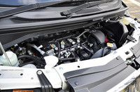 「デリカD：5」に搭載されるのは、10・15モード燃費で15.0km/リッターを達成した2リッターエンジン。アイドリングストップ装置の作動は自然で、違和感なし。
    