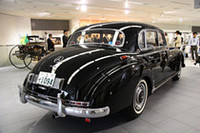 クラシックとモダーンが融合した優美なスタイリングのボディは、ヤナセの手に渡ってから磨き上げただけというが、キズや凹みなどはまったくなく、塗装のツヤも十分で、すばらしいコンディションである。