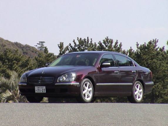 【スペック】全長×全幅×全高＝4995×1845×1490mm/ホイールベース＝2870mm/車重＝1770kg/駆動方式＝FR/4.5リッターV8DOHC32バルブ(280ps/6000rpm、46.0kgm/3600rpm)/車両本体価格＝615.0万円