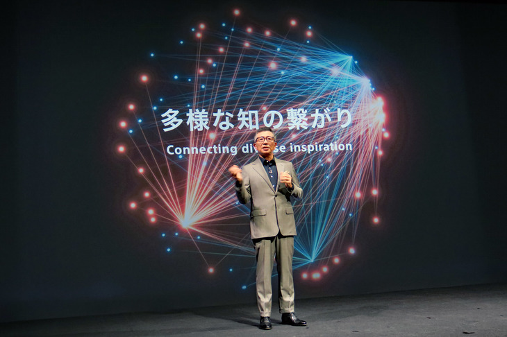 新会社の事業内容について説明する水野氏。日本でソニー・ホンダモビリティのクルマやサービスに触れられるのは、2026年の後半からとなりそうだ。