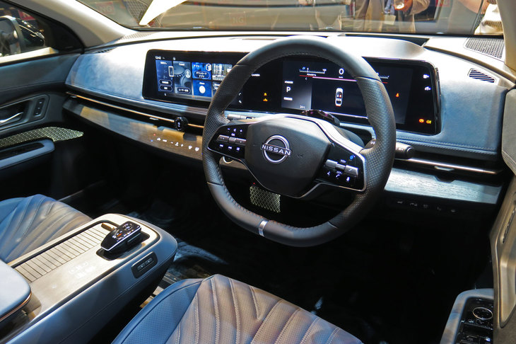 日産アリア リミテッド（インストゥルメントパネルまわり）