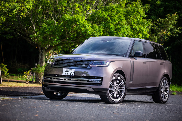 2022年1月に日本導入が発表された新型「ランドローバー・レンジローバー」。ランドローバーの旗艦モデルとして1970年に初代が登場し、今回の新型はその5代目にあたる。