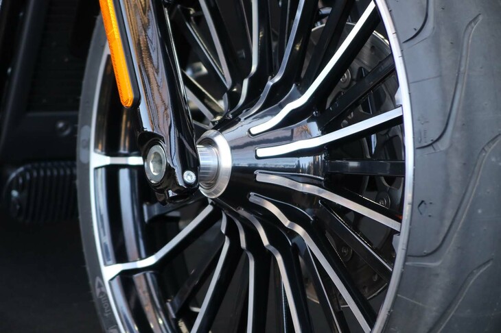 ハーレーダビッドソン・ブレイクアウト（フロントホイール）