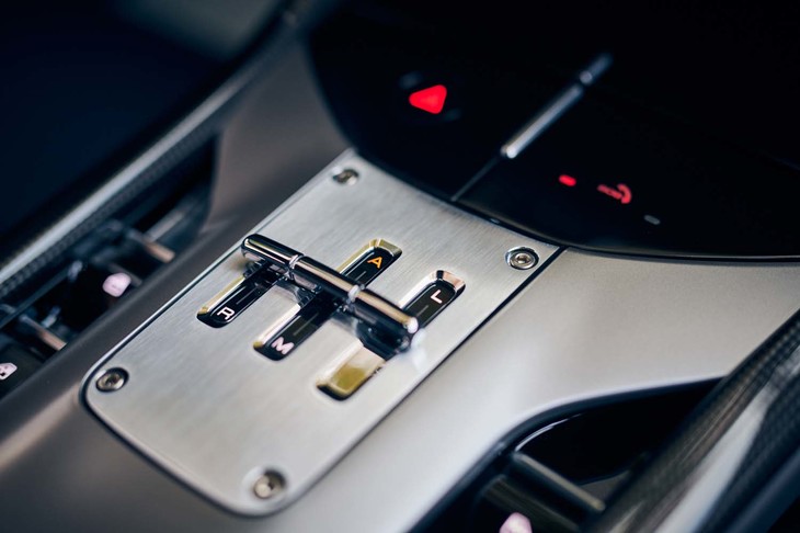 かつてのHゲートを模したシフトセレクター。