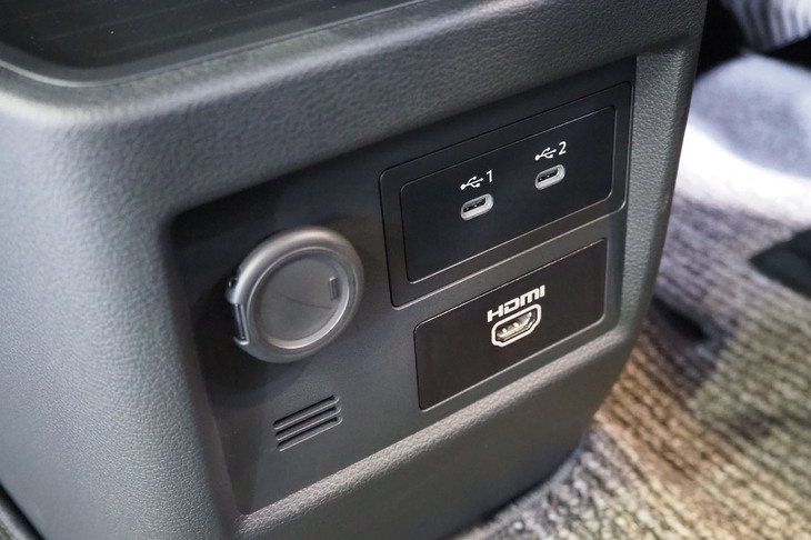 日産ルークス ハイウェイスター（フロントUSBソケット）