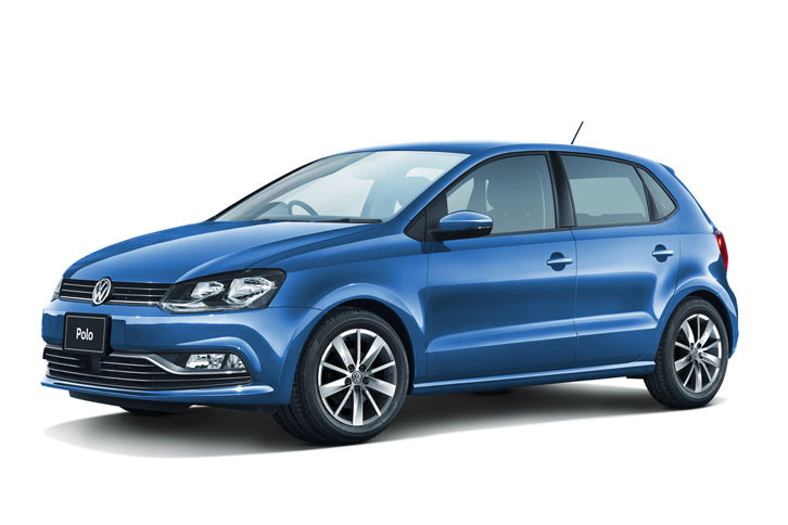 「フォルクスワーゲン・ポロ アクティブ」。ボディーカラーはブルーシルクメタリック。