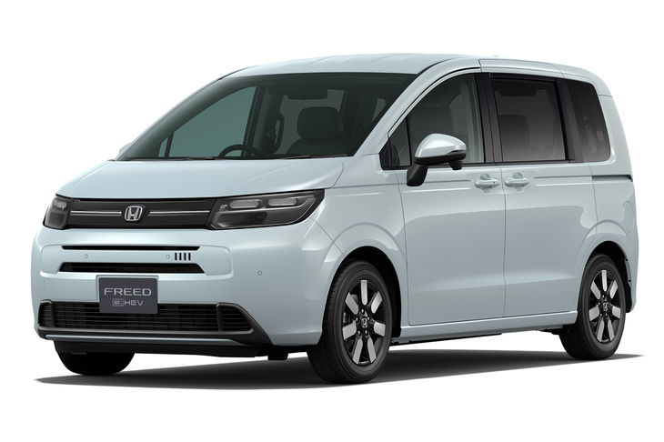 こちらはフロントクオータービューの広報画像。ボディーのシルエットとタイヤの相関に注目。バンパーの張り出しを感じさせず、四隅にタイヤがあることを感じさせるものとなっている。