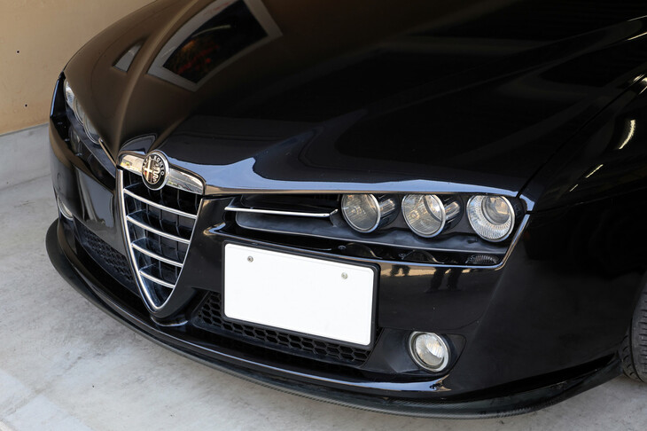 「アルファ・ロメオ159スポーツワゴン」。ロングドライブ用の快適ステーションワゴンである。