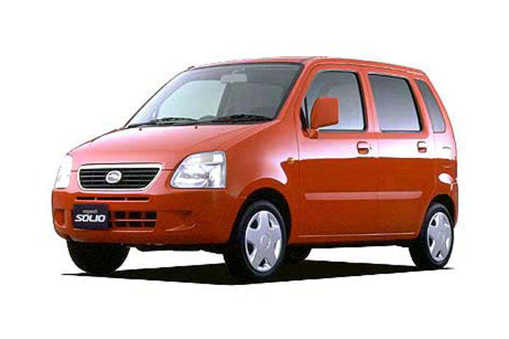 「スズキ・ワゴンRソリオ」。2代目「ワゴンR＋」の一部改良を機に車名に“ソリオ”の文字が加わった。