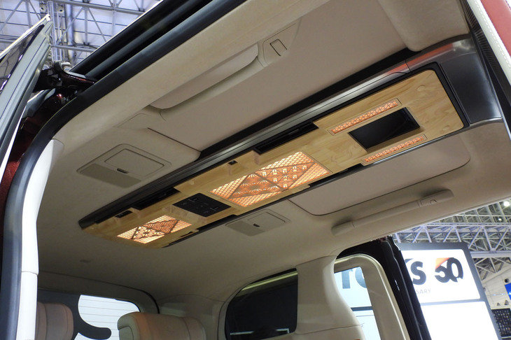 レクサスLM（TOM’S）