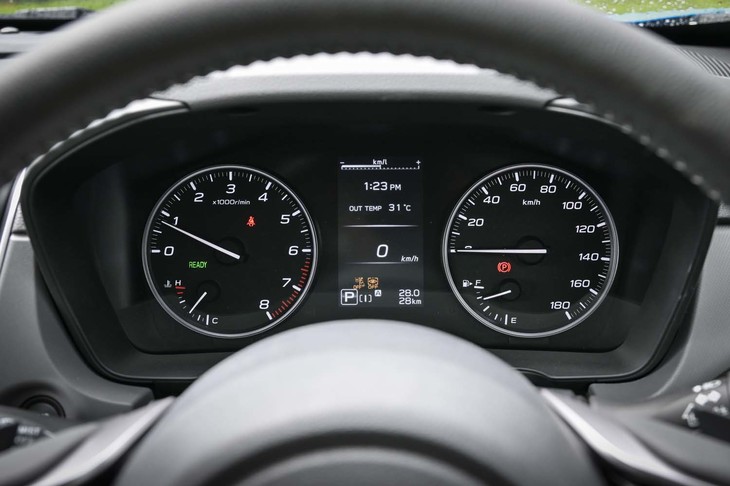 スバル・クロストレック（メーターパネル）