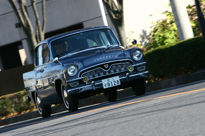 フロントサスのキングピン部にボールジョイントを使い、自由関節式としたのがこのクルマの自慢のひとつだった。