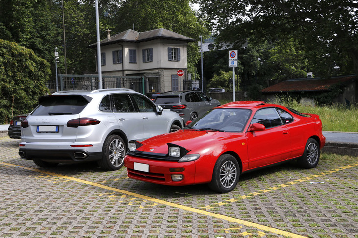 「トヨタ・セリカ」。日本製スペシャリティーカーは、数は少ないものの根強いファンが存在する。2022年5月にコモで。