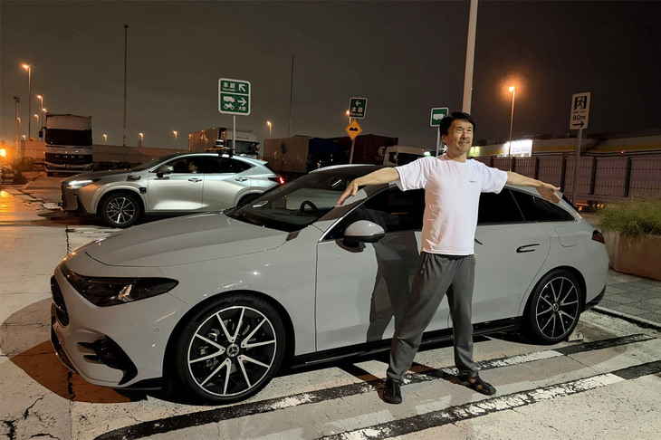 新型「CLA」はパワーユニットだけじゃなくシャシーもイイ。乗り心地が良好だしコーナリングもとっても素直。狙ったラインをピタッとトレースできる。そして何よりも顔がいい。いいじゃないか新型CLA！