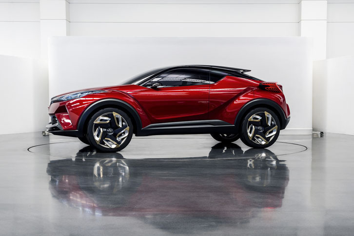 2015年のロサンゼルスショーで公開された「サイオンC-HR」。トヨタブランドに変更して米国に導入される。