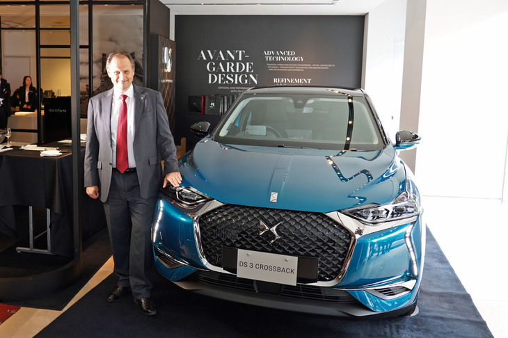 インポーターであるプジョー・シトロエン・ジャポンのクリストフ・プレヴォ社長と。