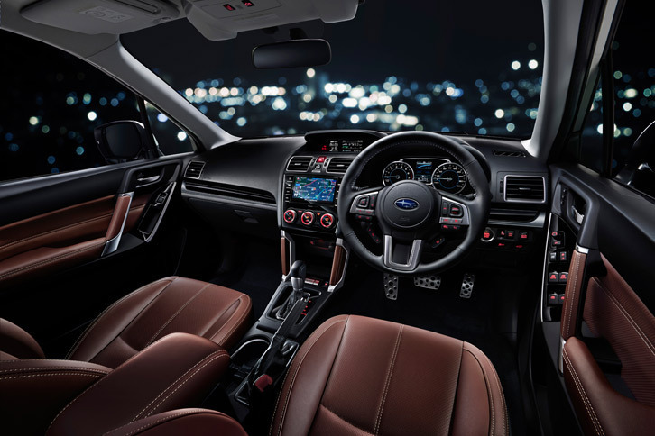 「2.0XT EyeSightブラウンレザーセレクション」のインストゥルメントパネルまわり。