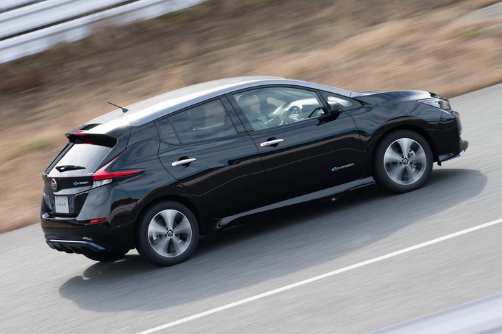 一充電あたりの航続可能距離は、標準車よりも170km長い570kmと公表されている。