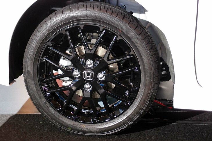 ホンダN-BOXカスタム スタイル＋ブラック（フロントホイール）