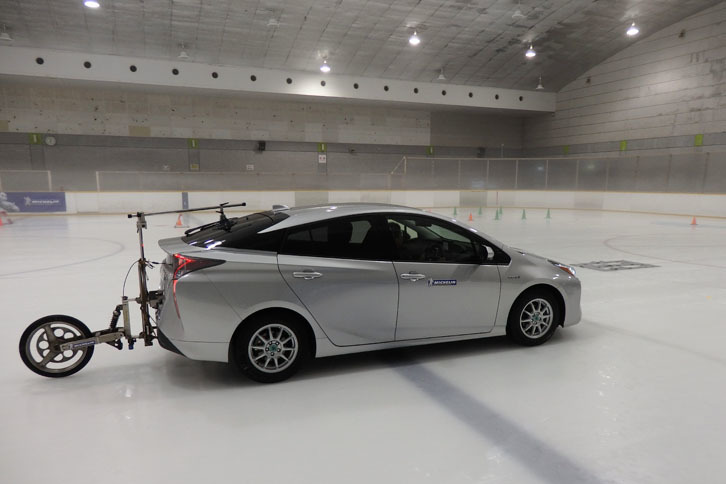 まずは「X-ICE3＋」と「X-ICE3」の、新品（10分山）同士の制動距離を比較。