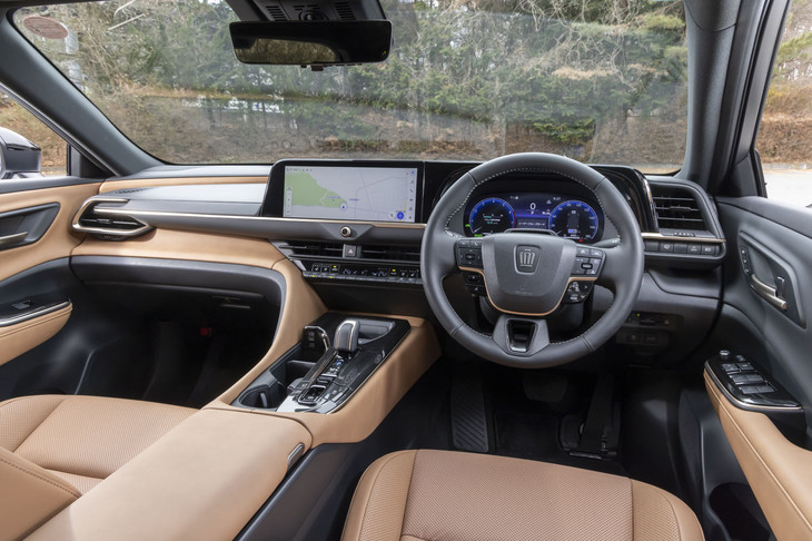 内装色は「ブラック」と「サンドブラック」（写真）の2色から選べる。後者では運転席側と助手席側でツートンカラーになるが、配色の妙によって自然に仕上がっている。