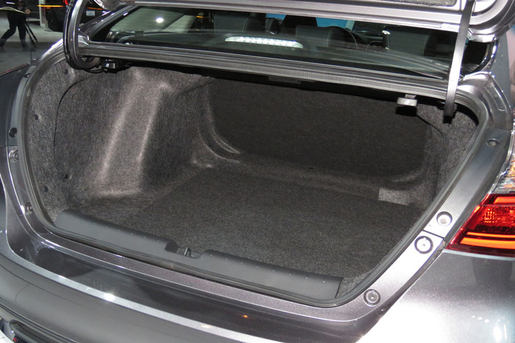 ホンダ・インサイト（トランクルーム）