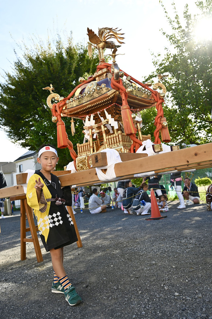 近所の秋祭りで。ニコンの「Zfc」をシルバーからブラックに変更し、「Z7 II」を「Z8」に入れ換え。さらに「Zf」を買い足すという忙しい年だった。これはZ8で撮影。（藤沢）