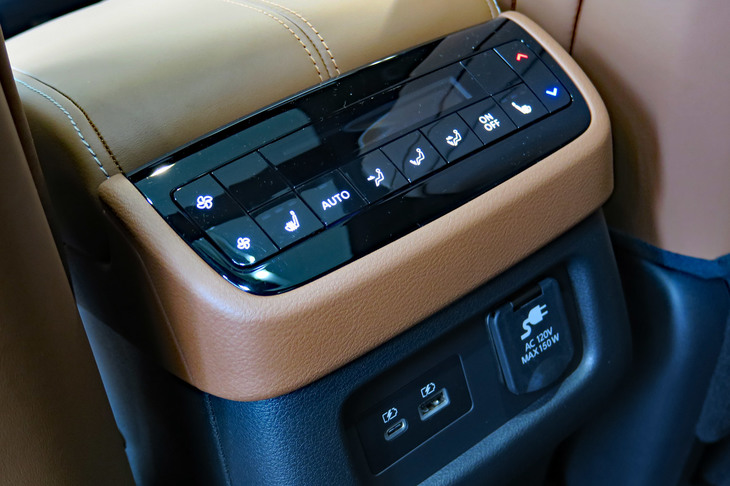 インフィニティQX60（2列目シート用エアコン）