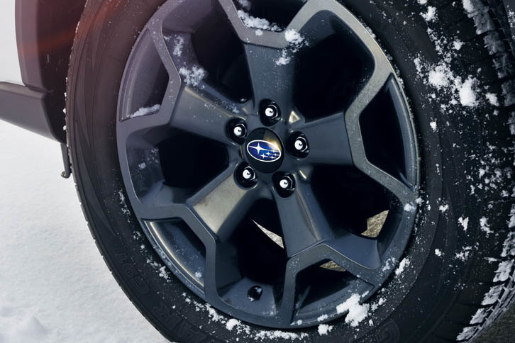 「フォレスターX-BREAKカラーアクセント仕様」は、ダークグレーメタリック塗装の専用17インチアルミホイールを装備する。