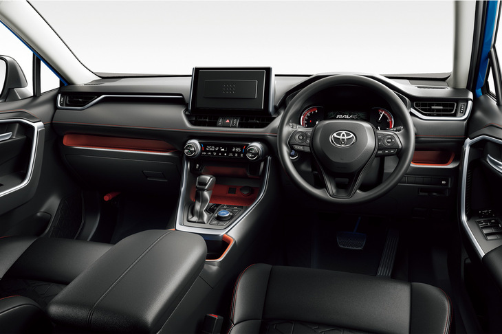 インテリアの意匠も、優雅な曲線基調だったそれまでから一転。ゴツゴツした“強さ”を強調するものになった。